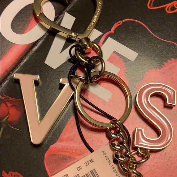 Victoria’s Secret’s logo keychain - Picture 3 of 4